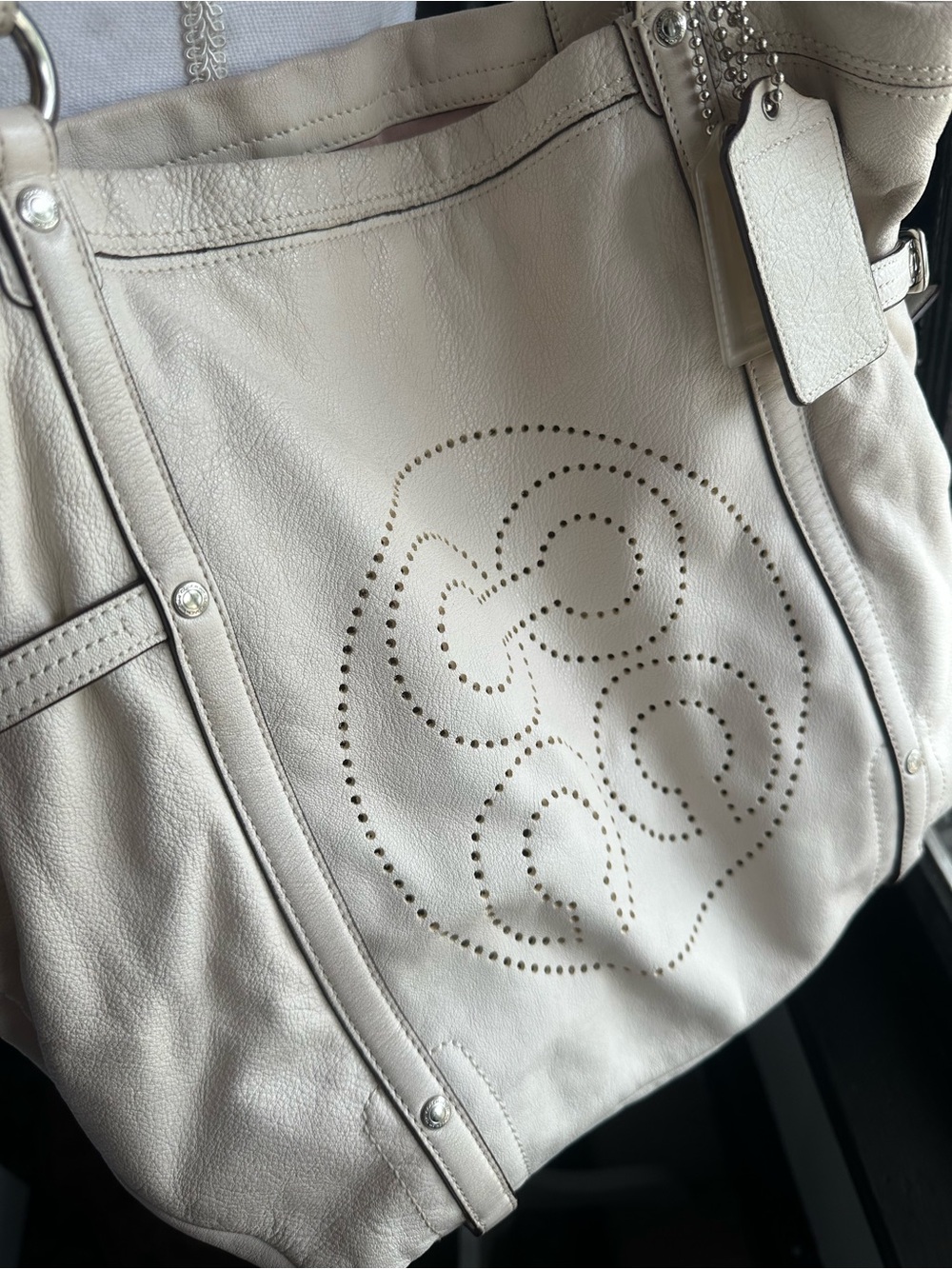 Coach vintage Ivory Perforated Logo Leather Shoulder Bag - Picture 3 of 14